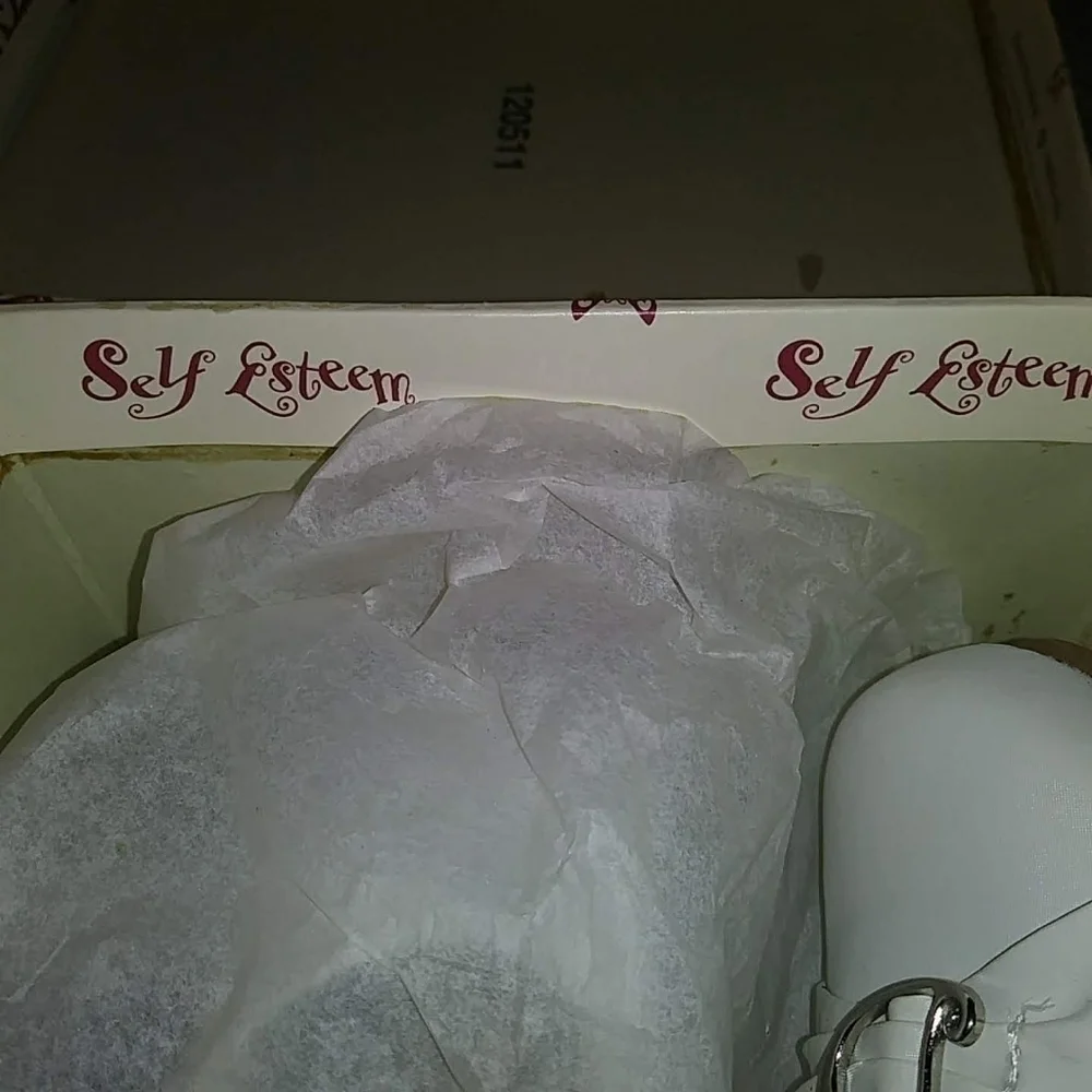 Self esteem white baby doll shoes size 3